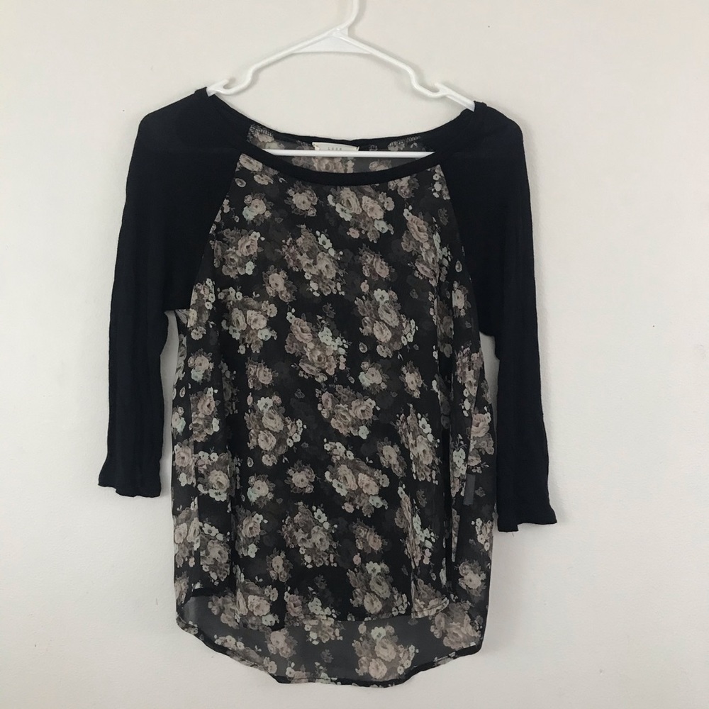 Lush floral mid-sleeve